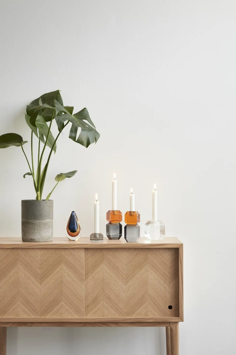 Console motif chevron en bois de chêne clair - Hübsch