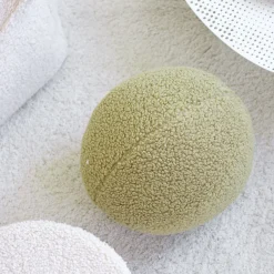 Coussin ballon rond en sherpa bouclé matcha 35cm Cushion - Wigiwama