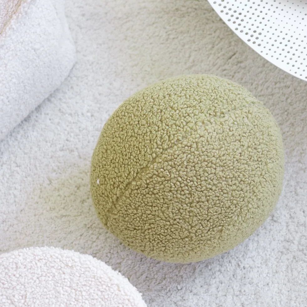 Coussin ballon rond en sherpa bouclé matcha 35cm Cushion - Wigiwama