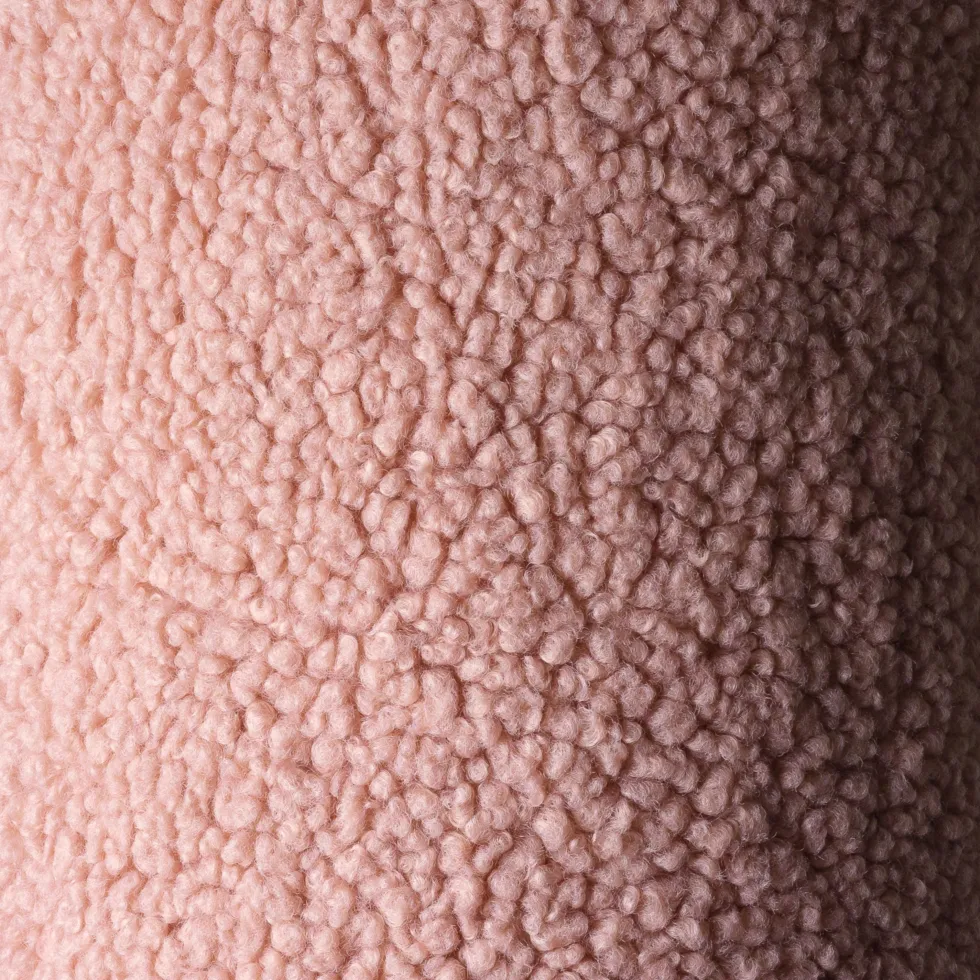 Coussin ballon rond en sherpa bouclé rose 35cm Cushion - Wigiwama