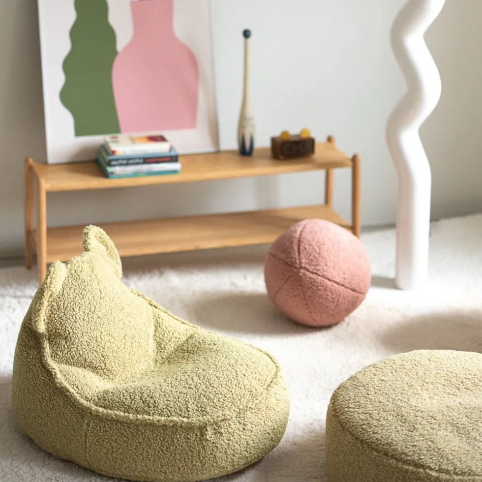 Coussin ballon rond en sherpa bouclé rose 35cm Cushion - Wigiwama