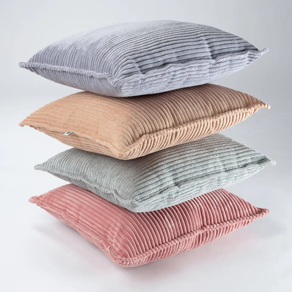 Coussin carré en velours côtelé blueberry 45cm Cushion - Wigiwama