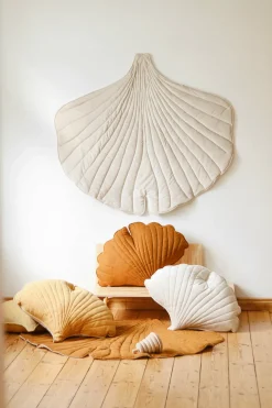 Coussin feuille de ginkgo en velours crème Ginkgo Bilboa - Moi Mili