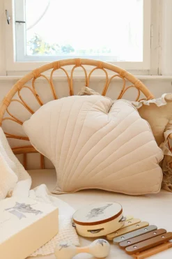 Coussin feuille de ginkgo en velours crème Ginkgo Bilboa - Moi Mili