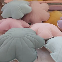 Coussin fleur en lin lys rose clair - Moi Mili