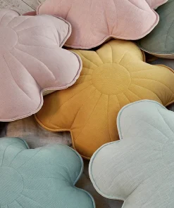 Coussin fleur en velours baie de sureau rose - Moi Mili