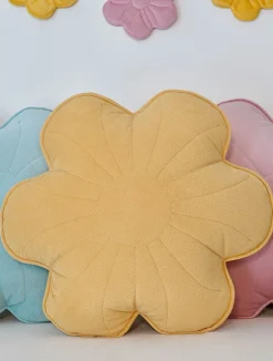 Coussin fleur en velours miel azalée - Moi Mili