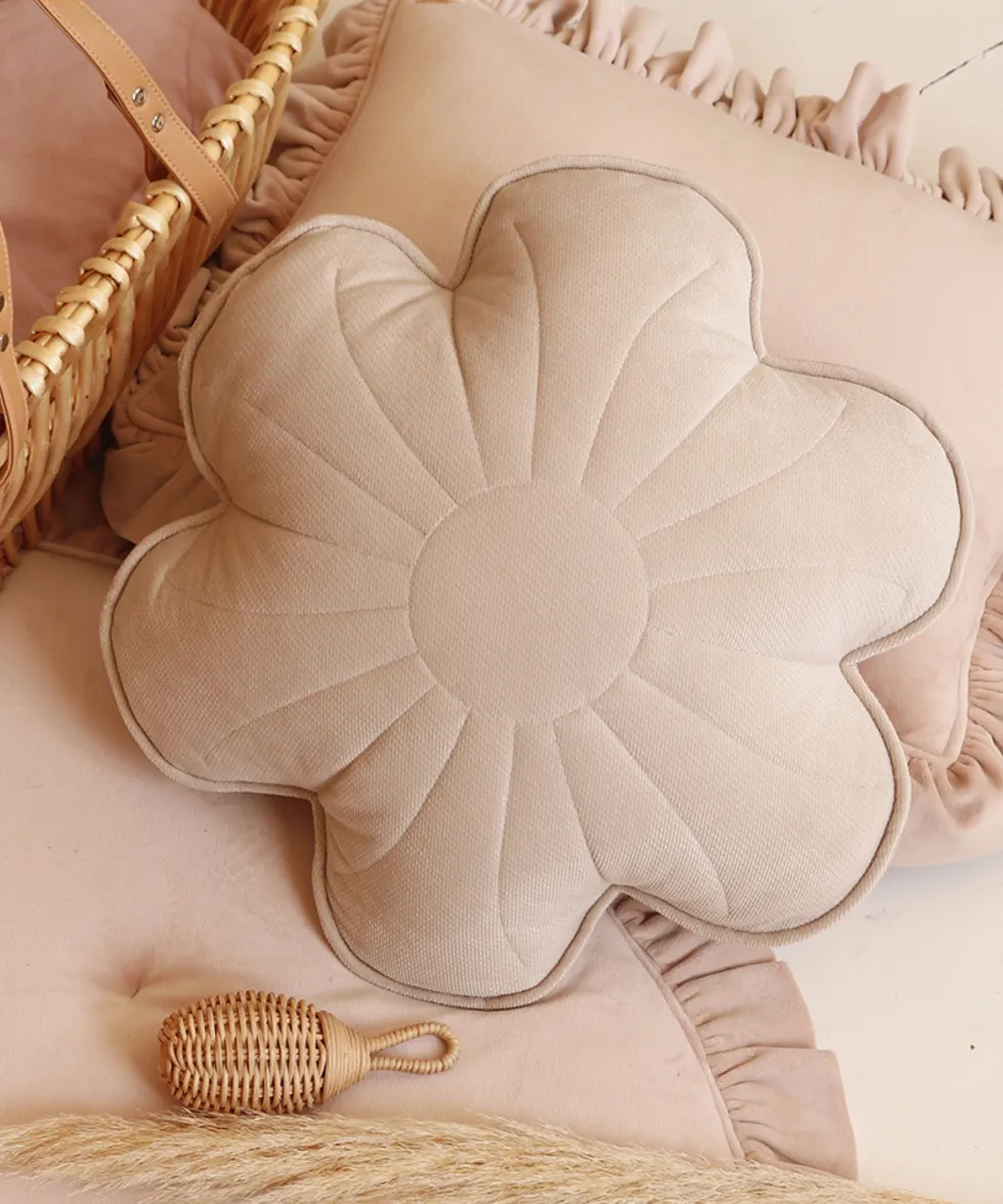 Coussin fleur en velours yucca crème - Moi Mili