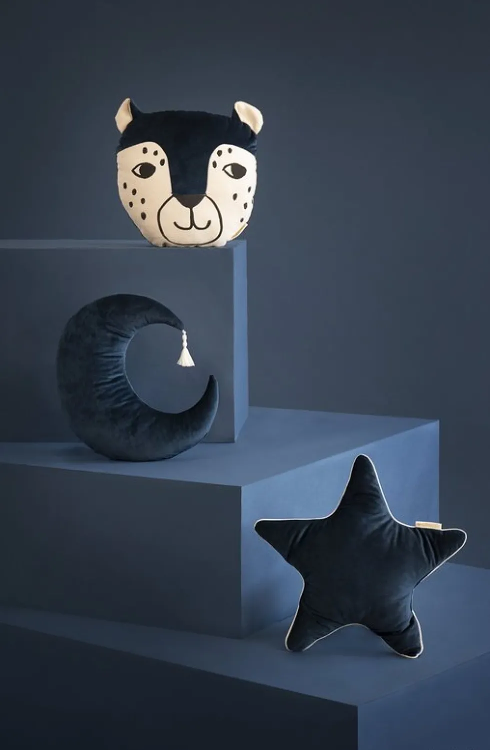 Coussin lune en éco-velours bleu nuit 36 x 32 cm Pierrot - Nobodinoz