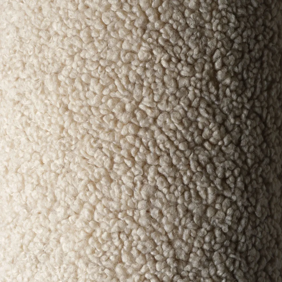 Coussin ourson en sherpa bouclé biscuit 35cm Cushion - Wigiwama