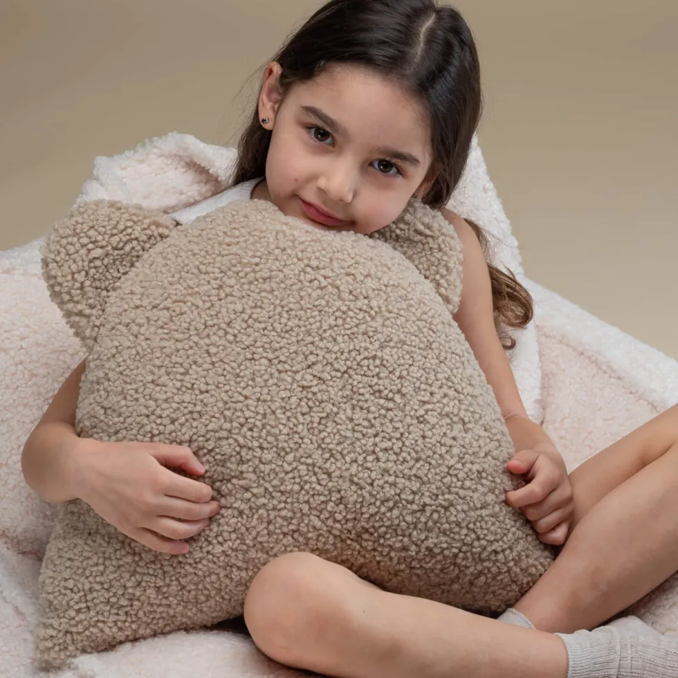 Coussin ourson en sherpa bouclé biscuit 35cm Cushion - Wigiwama