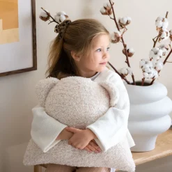 Coussin ourson en sherpa bouclé blanc 35cm Cushion - Wigiwama