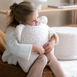 Coussin ourson en sherpa bouclé blanc 35cm Cushion - Wigiwama