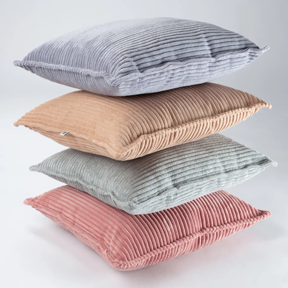 Coussin rectangulaire en velours côtelé brown sugar 55x33cm Bolster - Wigiwama