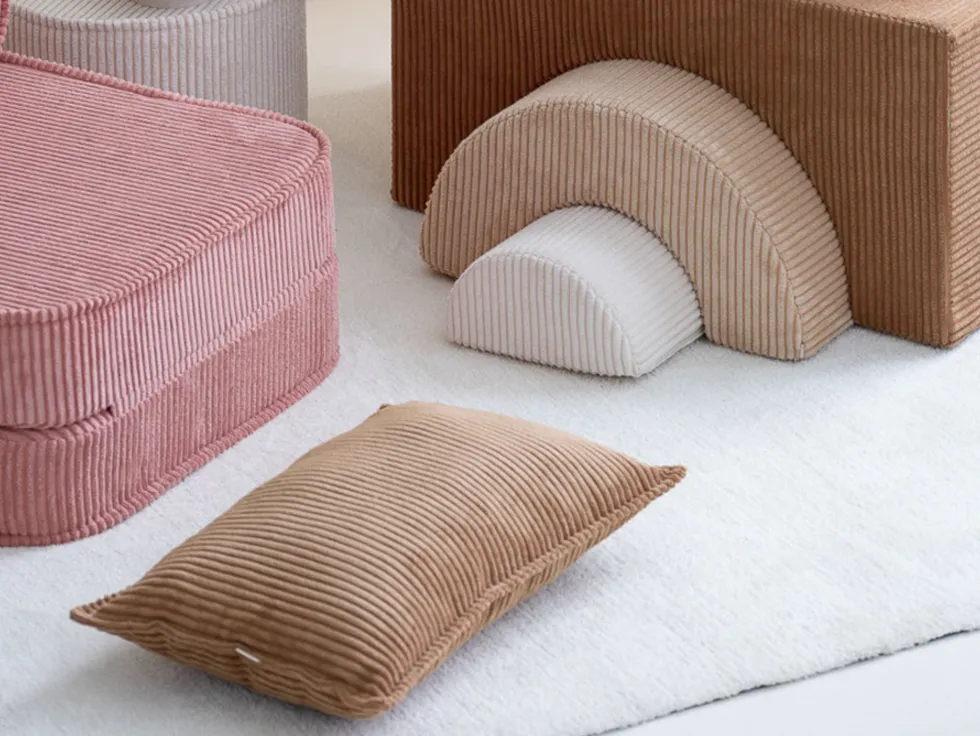 Coussin rectangulaire en velours côtelé toffee 55x33cm Bolster - Wigiwama
