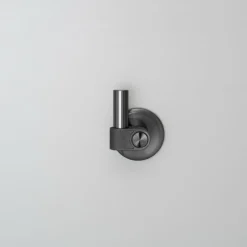 Crochet en métal massif gun metal 7,65 x 4,1 cm - Buster+Punch