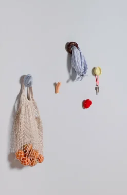 Crochet mural rouge Le Galet Fossil - Schneid Studio
