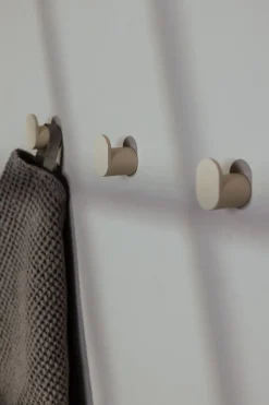 6 crochets à vêtements rond en acier beige cashew 3cm Palo - Metallbude