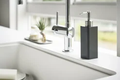 Distributeur de savon noir slim Tower - Yamazaki