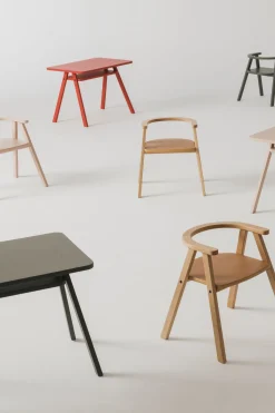 Ensemble bureau enfant avec 1 chaise en bois de hêtre massif rouge Growing Green - Nobodinoz