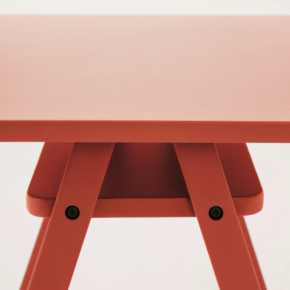 Ensemble bureau enfant avec 2 chaises en bois de hêtre massif rouge Growing Green - Nobodinoz