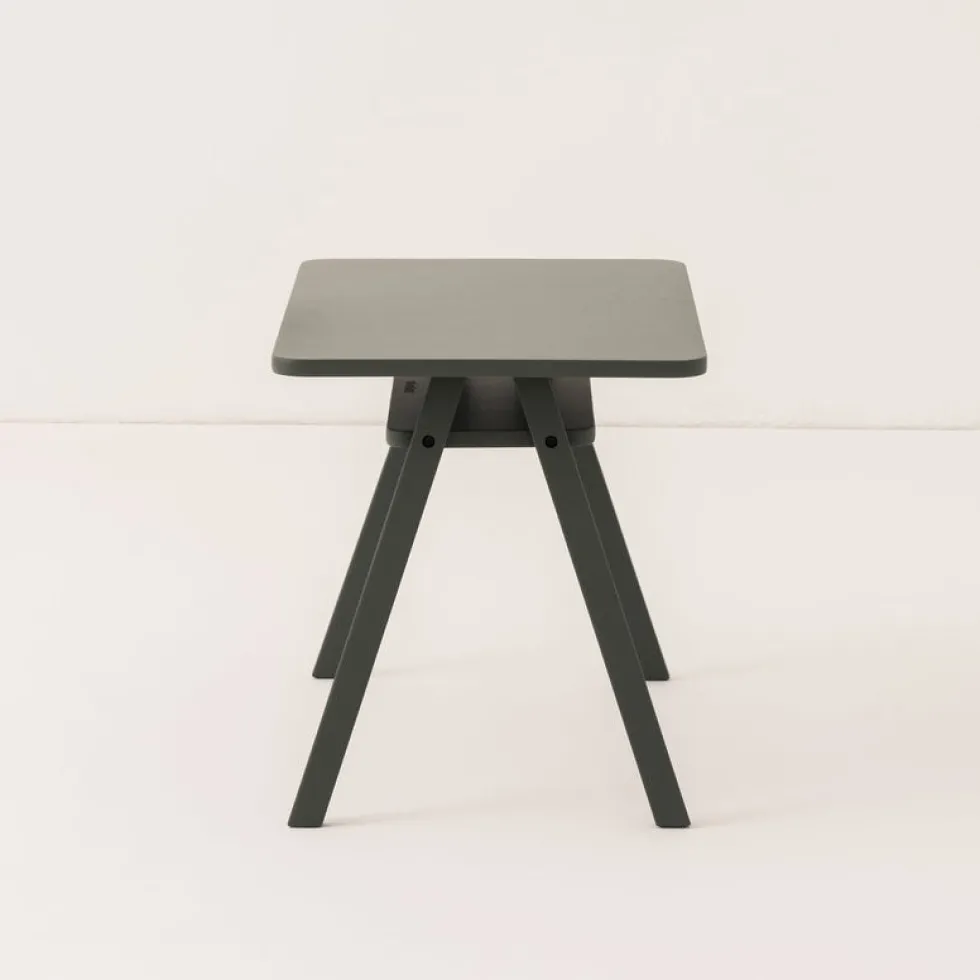 Ensemble bureau enfant avec 2 chaises en bois de hêtre massif vert profond Growing Green - Nobodinoz