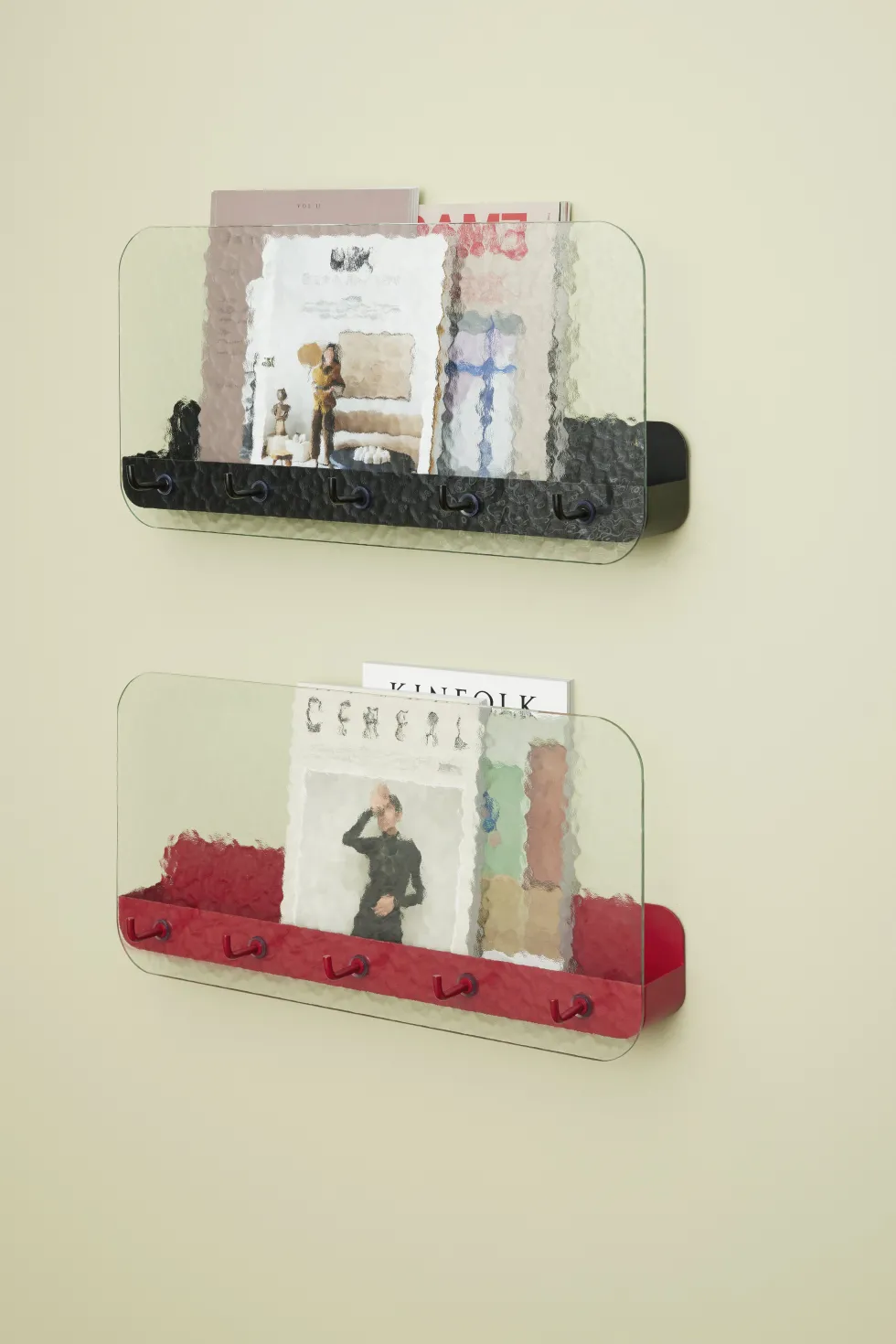 Etagère en verre et fer rouge texturé 60 cm Shack - Hübsch