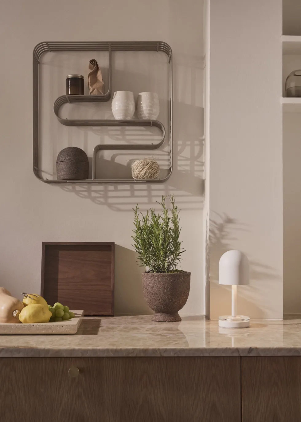 Etagère murale carrée en acier doré 45,5x8,9x45,5cm Curva - AYTM