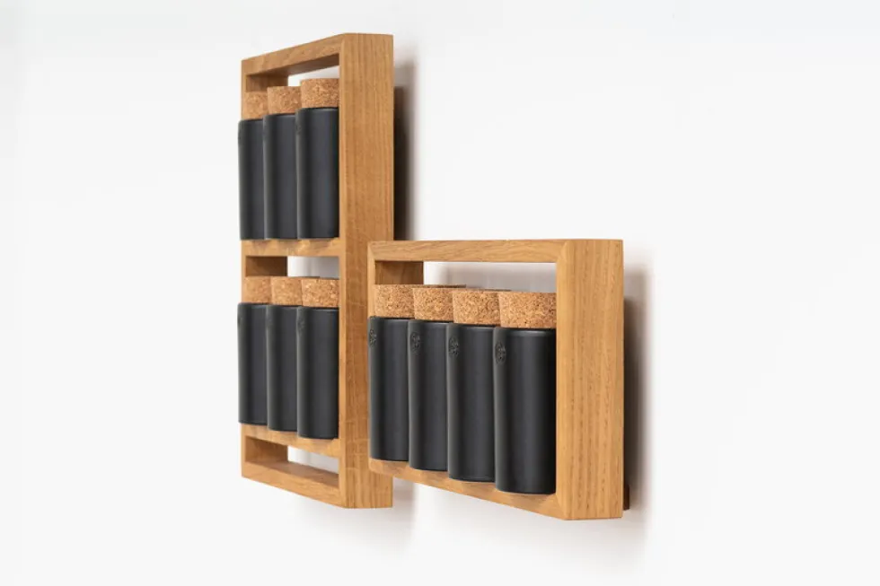 Etagère à épices en chêne naturel et bocaux en céramique gris 31x5,5x15cm Bocuse - das kleine b