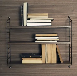 Etagères en noyer avec montants noirs String Pocket - String furniture