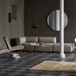 Fauteuil avec accoudoirs en noyer Hallingdal 130 HM2 Boomerang - &tradition