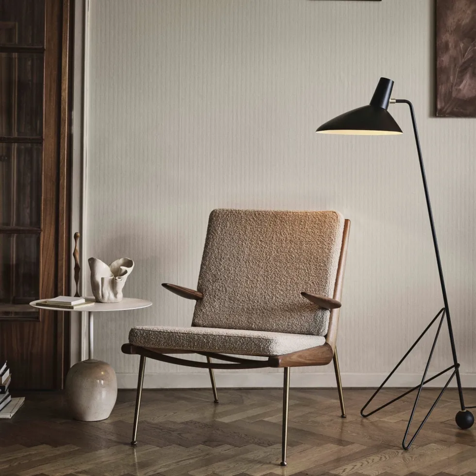Fauteuil avec accoudoirs en noyer Hallingdal 130 HM2 Boomerang - &tradition