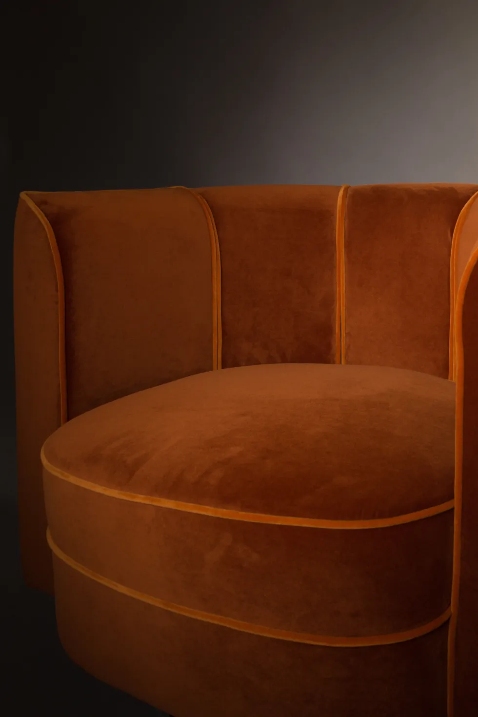 Fauteuil avec accoudoirs en velours orange Flower - Dutchbone