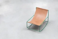 Fauteuil à bascule en métal vert et cuir 81x60x65cm- valerie_objects