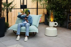 Fauteuil à bascule extérieur en métal noir avec coussin gris clair Rock'n Roll Combi - Fatboy