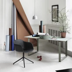 Fauteuil blanc piétement pivot Fiber - Muuto