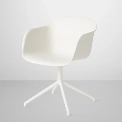 Fauteuil blanc piétement pivot Fiber - Muuto