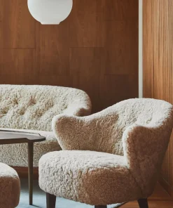 Fauteuil chêne et peau de mouton clair de lune Ingeborg - Audo