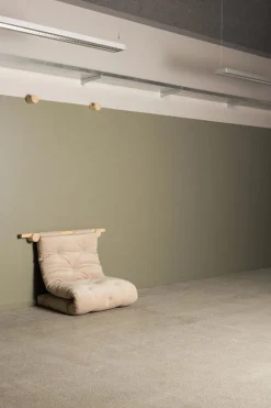 Fauteuil convertible en bois de pin 75x200cm avec matelas beige soft chalk Hooked raw - Karup Design