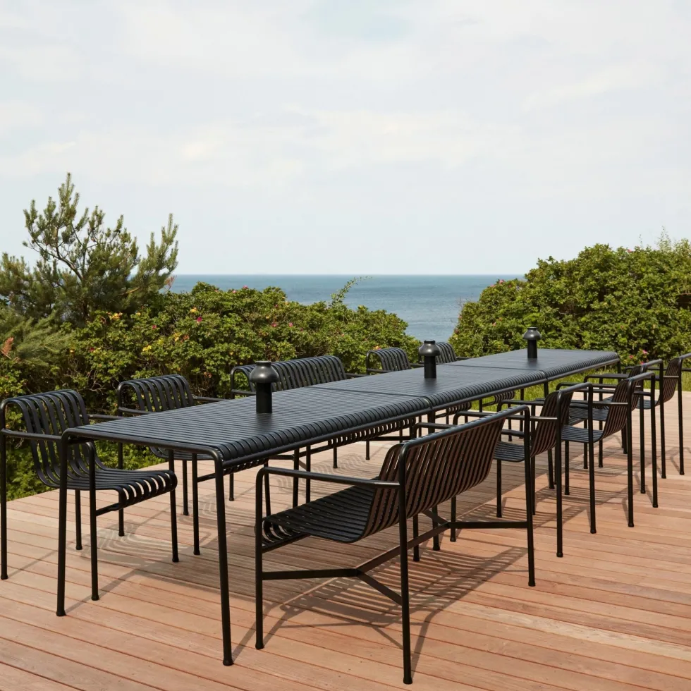 Fauteuil de jardin avec accoudoir en métal anthracite Palissade - HAY