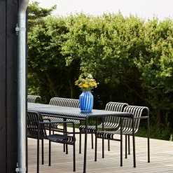 Fauteuil de jardin avec accoudoir en métal anthracite Palissade - HAY