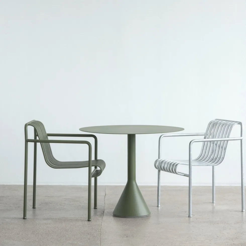 Fauteuil de jardin avec accoudoir en métal gris galvanisé Palissade - HAY