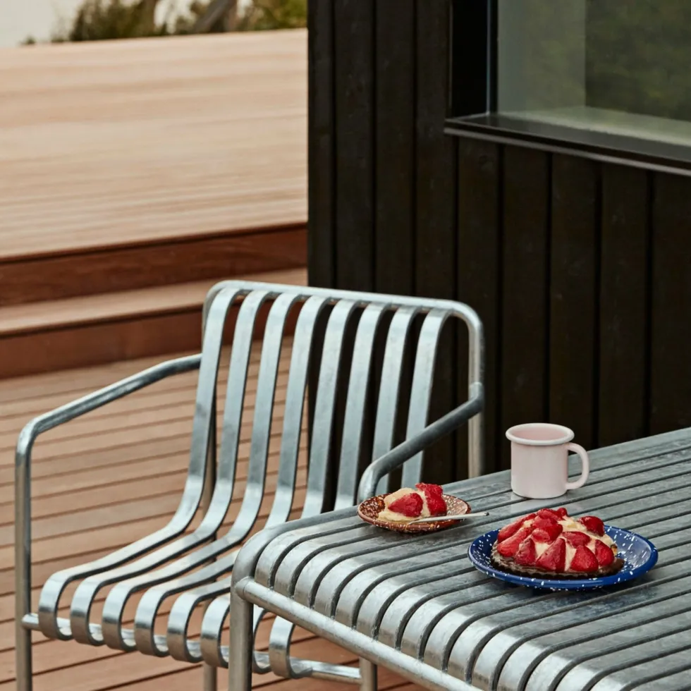 Fauteuil de jardin avec accoudoir en métal gris galvanisé Palissade - HAY