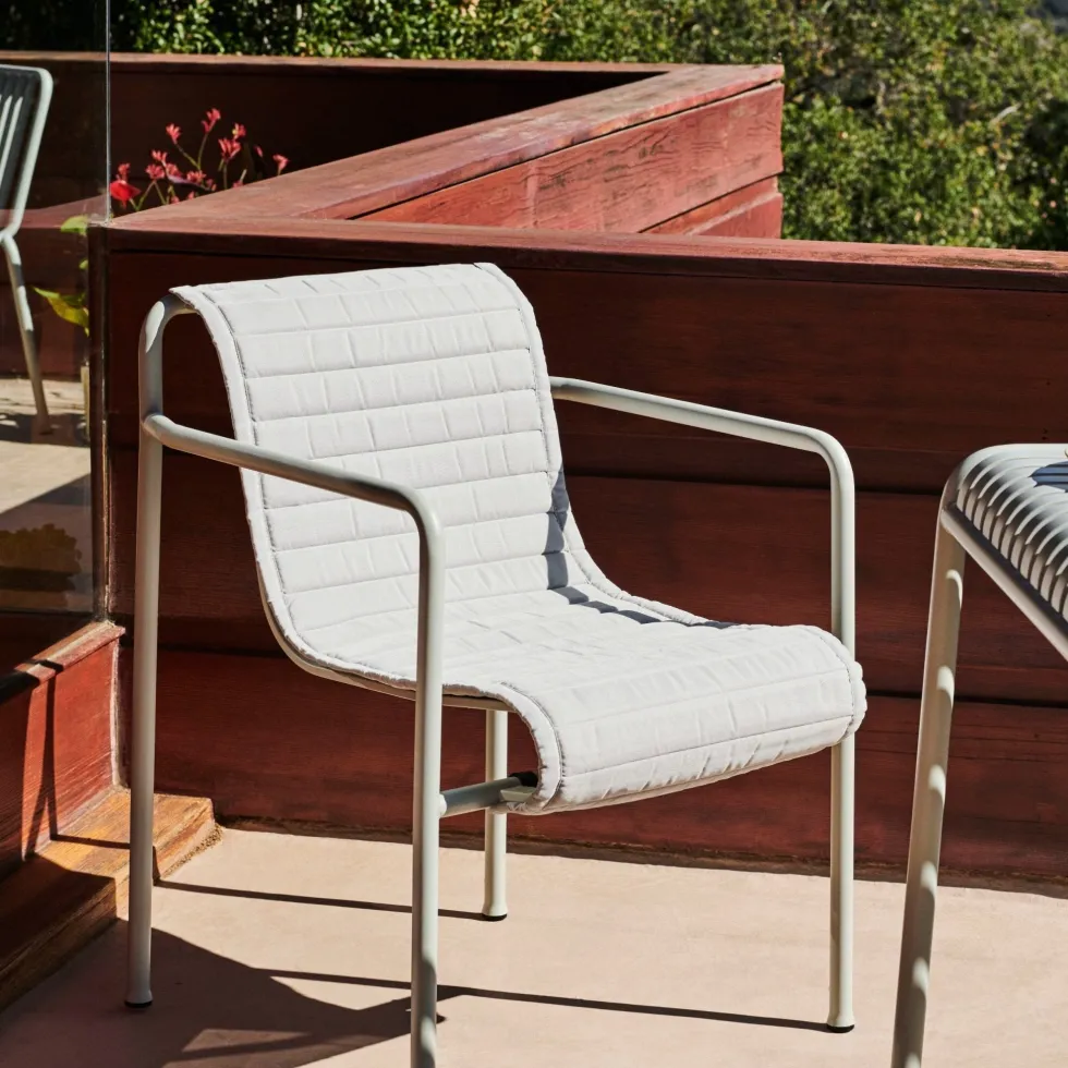 Fauteuil de jardin avec accoudoir en métal gris Palissade - HAY