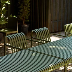 Fauteuil de jardin avec accoudoir en métal olive Palissade - HAY