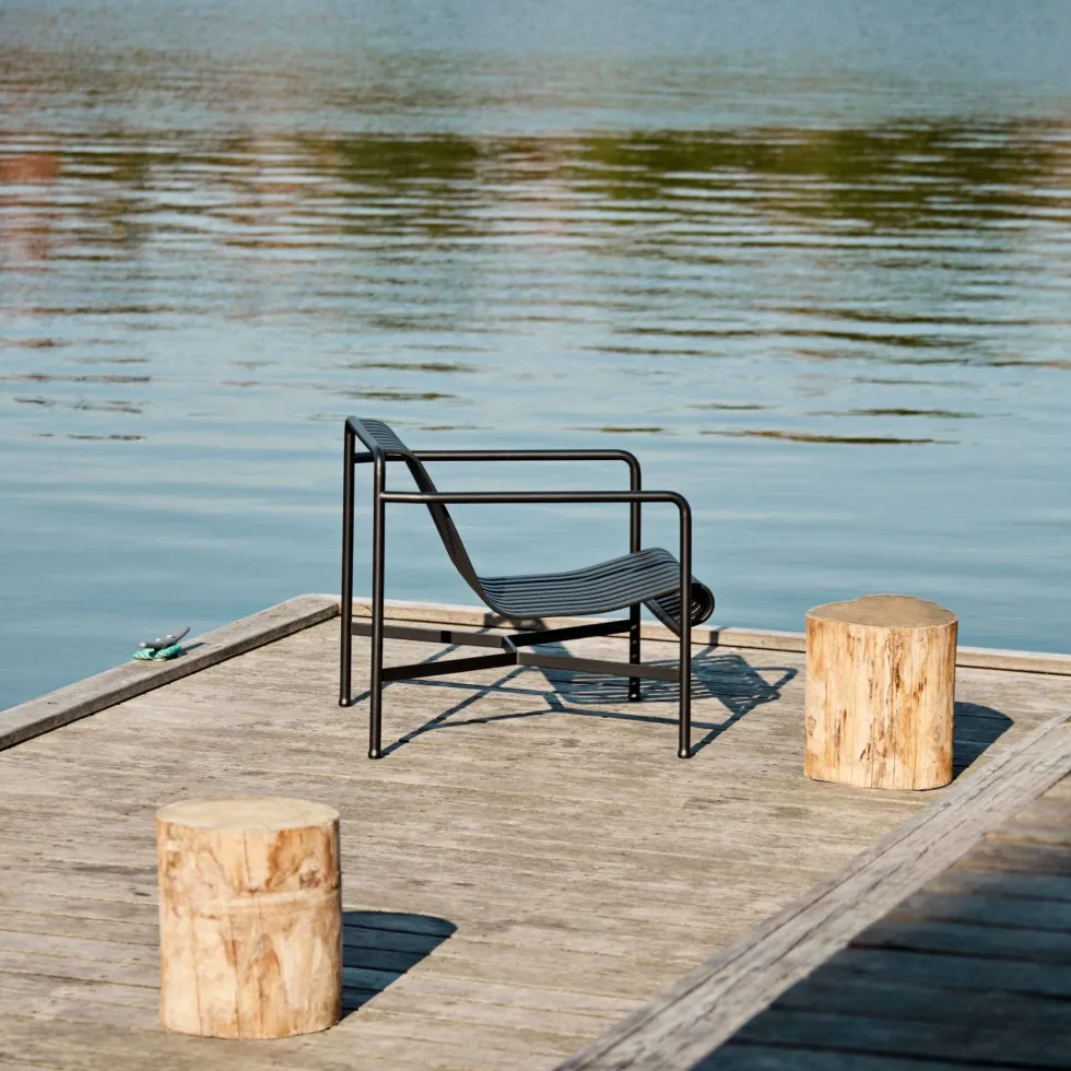 Fauteuil de jardin lounge en métal gris Palissade - HAY