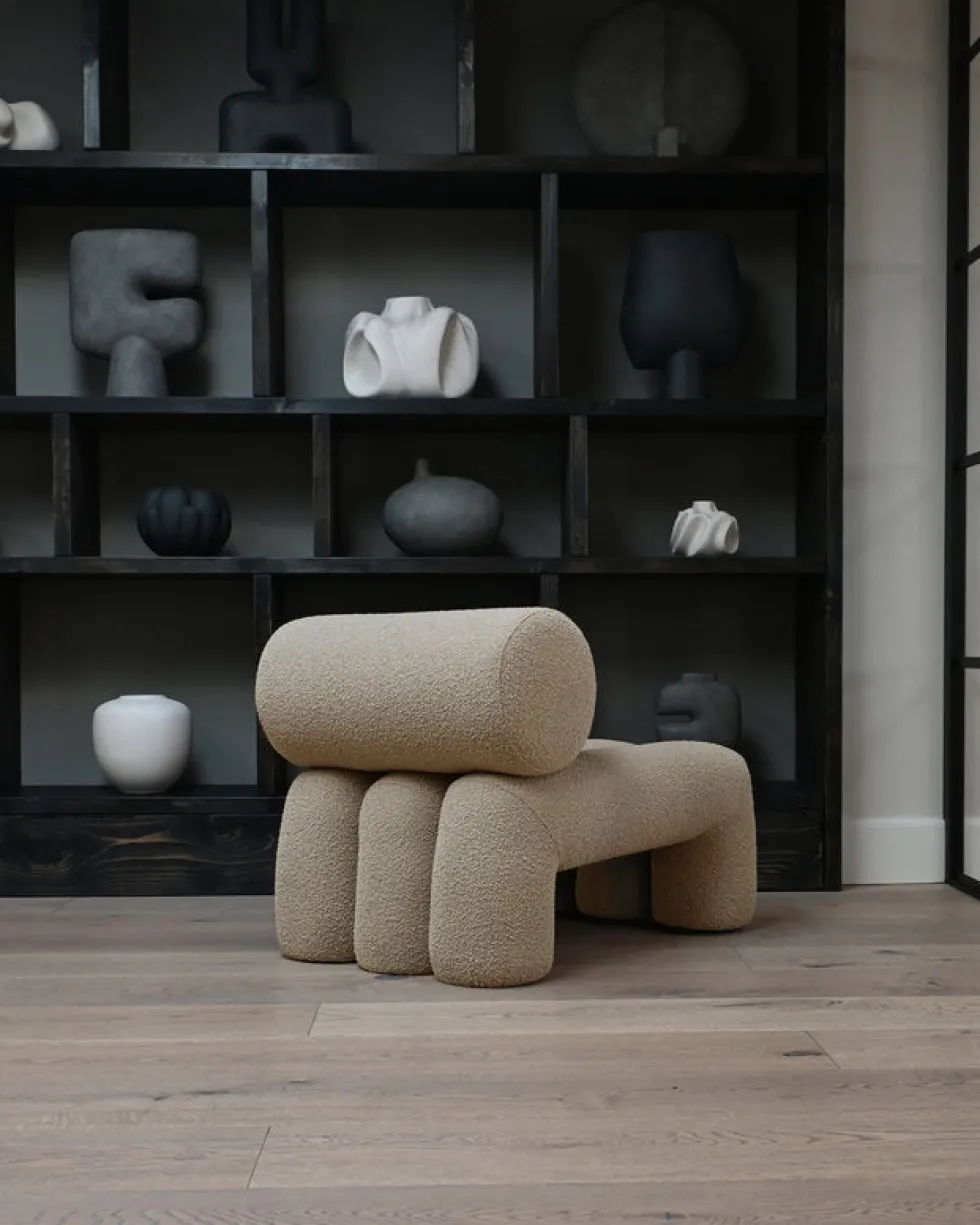 Fauteuil design en tissu bouclé beige Foku - 101 COPENHAGEN