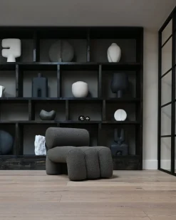 Fauteuil design en tissu bouclé taupe foncé Foku - 101 COPENHAGEN