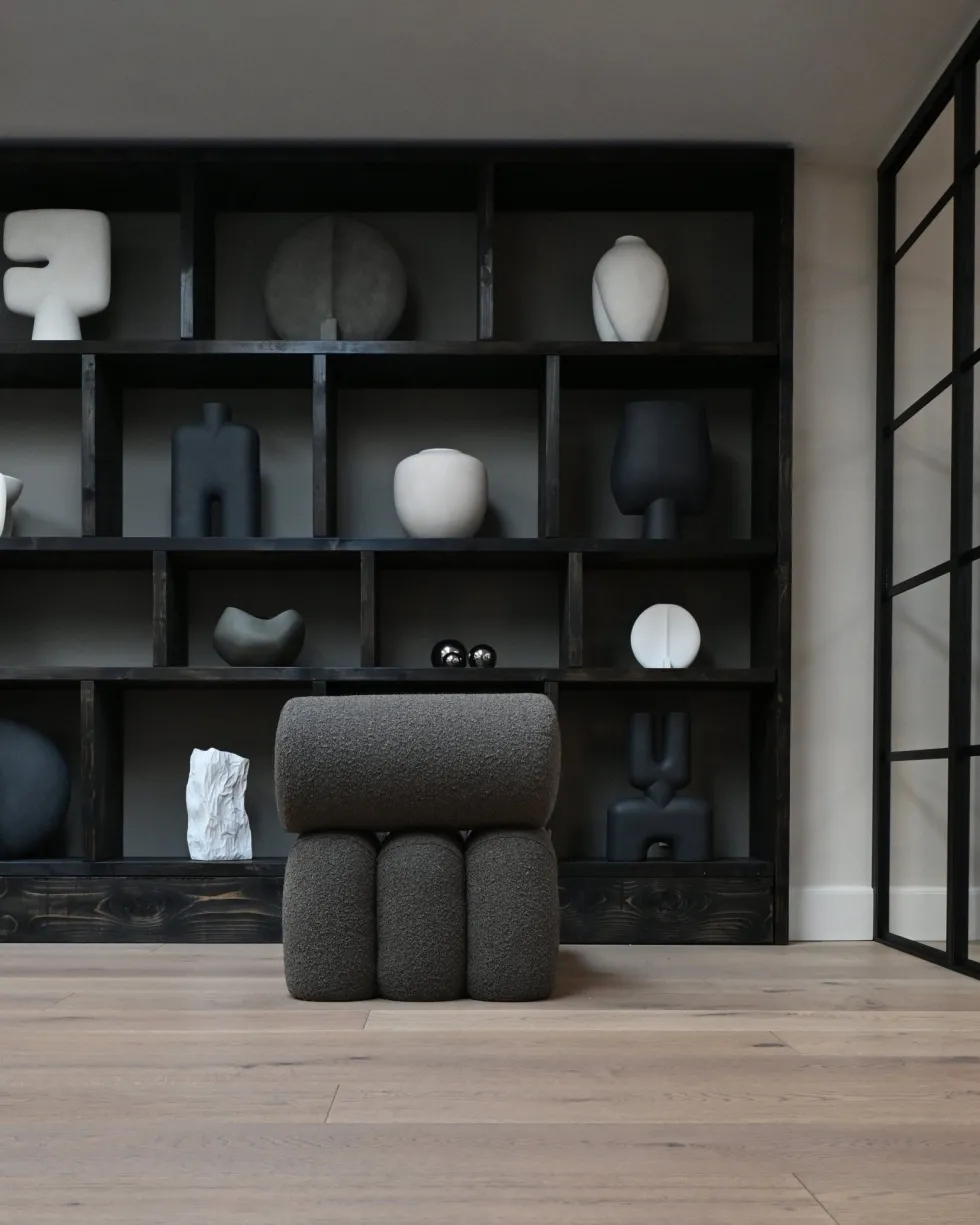 Fauteuil design en tissu bouclé taupe foncé Foku - 101 COPENHAGEN