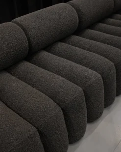 Fauteuil design en tissu bouclé taupe foncé Foku - 101 COPENHAGEN